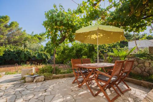 Gallery image of Apartment Enjoy and Relax in Cres