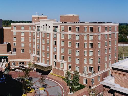 an aerial view of a large brick building at Club Wyndham Old Town Alexandria in Alexandria