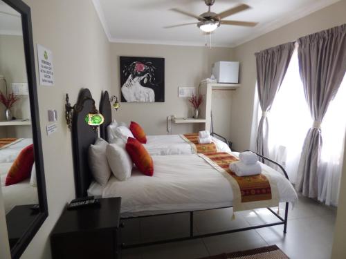 Ένα ή περισσότερα κρεβάτια σε δωμάτιο στο Tsumeb Backpackers & Safari