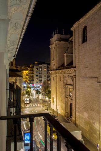 a view of a city street at night at Apartamentos Domus con parking gratuito in Granada