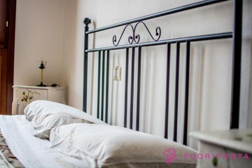 a close up of a bed with white sheets at residenza da Antonia in Parma