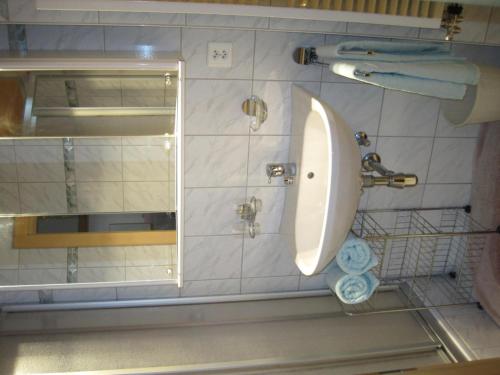 a bathroom with a sink and a mirror at Haus am Dorfplatz in Samnaun