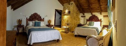 a bedroom with two beds in a room at Hotel Grand Maria in San Cristóbal de Las Casas
