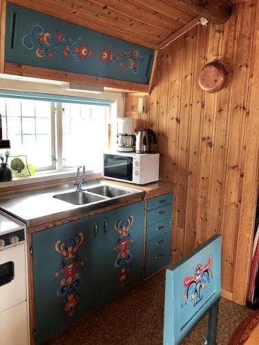 Una cocina o cocineta en Lillstugan