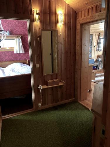 Una cama o camas en una habitación de Lillstugan