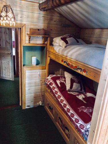 Una cama o camas en una habitación de Lillstugan
