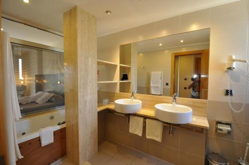 Ett badrum på Hotel Palau de Girona