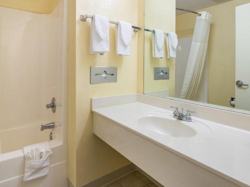 Foto da galeria de Americas Best Value Inn - Clayton em Clayton