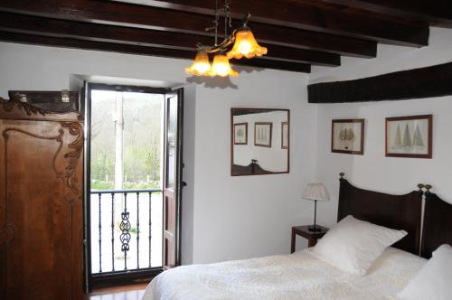 A bed or beds in a room at La Casona de los Nonos