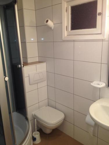 a small bathroom with a toilet and a sink at Hostal Alce in Playa de Palma