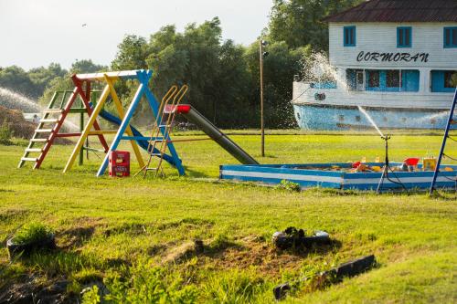 Zona de joacă pentru copii de la Cormoran Resort