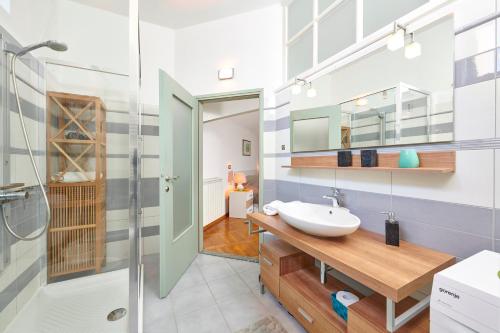 Ένα μπάνιο στο Villa Giardina Apartments