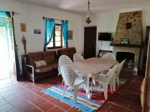 a living room with a table and chairs and a couch at Casa RioTempo + Jangada in Tomar
