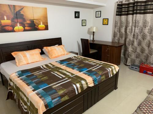 Ένα ή περισσότερα κρεβάτια σε δωμάτιο στο Sagar Niwas - Furnished short stay flats 1BHK and 2BHK