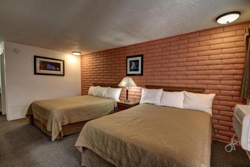 Postel nebo postele na pokoji v ubytování Country Inn Beaver Utah