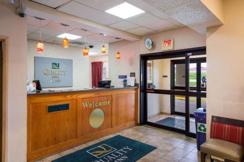 a waiting area of a waiting room with a counter at Quality Inn I-70 Near Kansas Speedway in Kansas City