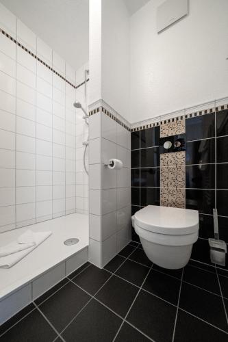Bilik mandi di Hotel l'adresse garni