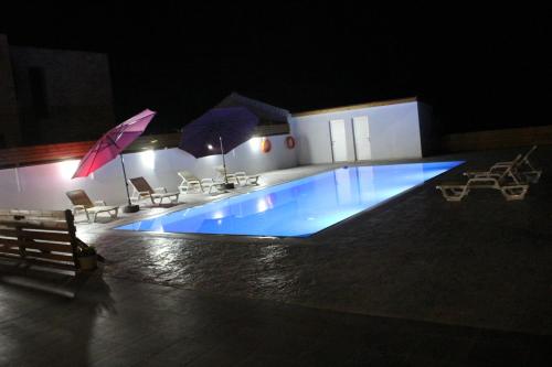 Πισίνα στο ή κοντά στο BerryRose Villa
