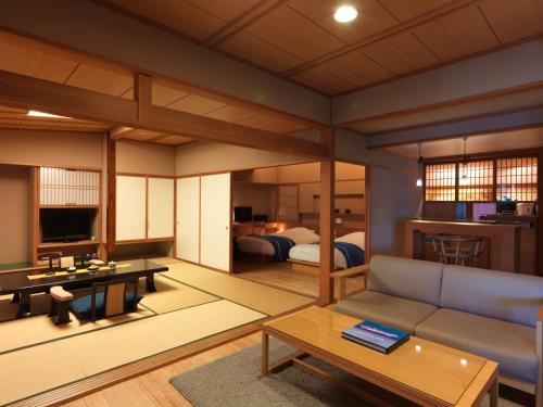 a living room with a couch and a table at Akan Tsuruga Besso Hinanoza in Akankohan