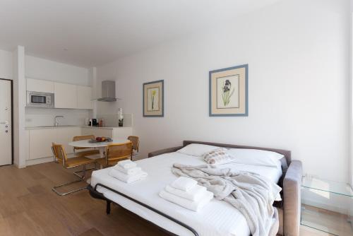 Meravigli 16 - Apt B - Duomo City Center Elegant Apartment