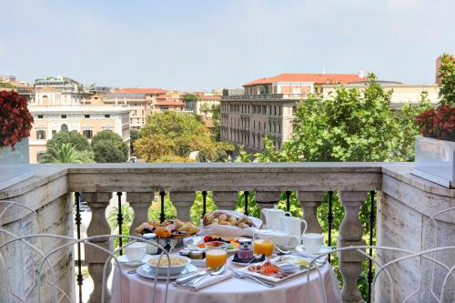 Grand Hotel Palace Rome Image