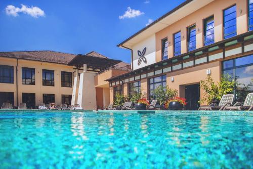 Bazén v ubytování Caramell Premium Resort Superior nebo v jeho okolí
