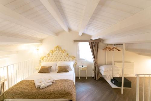 Двох'ярусне ліжко або двоярусні ліжка в номері Ca' Vittoria Apartsuite House Chioggia