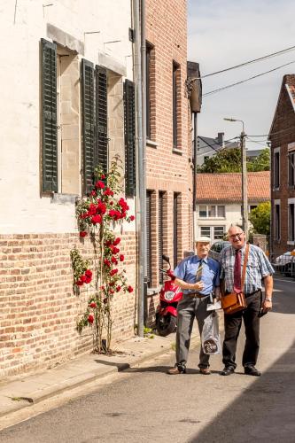 two older men standing on the side of a building at B&B Hostellerie Marie in Eben-Emael