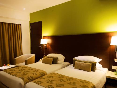 Letto o letti in una camera di Ramee Grand Hotel and Spa, Pune