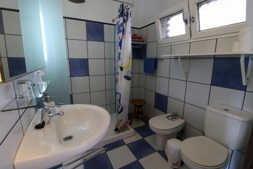 a bathroom with a sink and a toilet at Apartamentos Miranda in Breña Alta