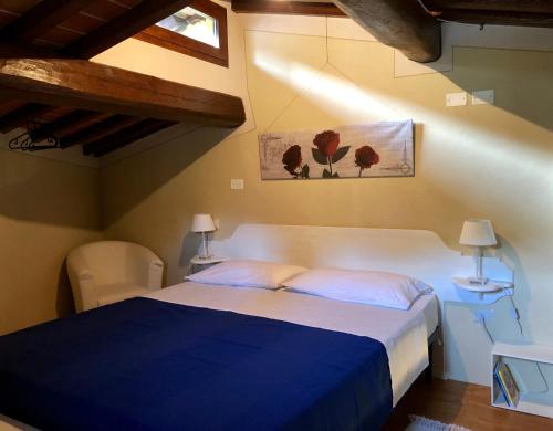 เตียงในห้องที่ Il Cortile delle Rose Holiday House