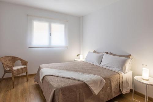 Кровать или кровати в номере Apartamento La Nuit con Parking gratis en centro histórico