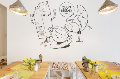 a dining room with a hello kitty wall decal at B&B King in Verona