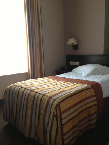 Una cama o camas en una habitación de Hotel Giorgi et logements insolites-jacuzzi privé