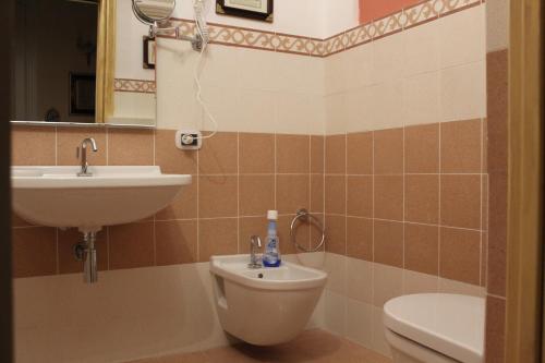 a bathroom with a sink and a toilet at Les Suite Royales in Sassari