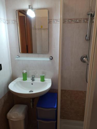 a bathroom with a sink and a mirror at B&B Stella dell'Adriatico in Ortona