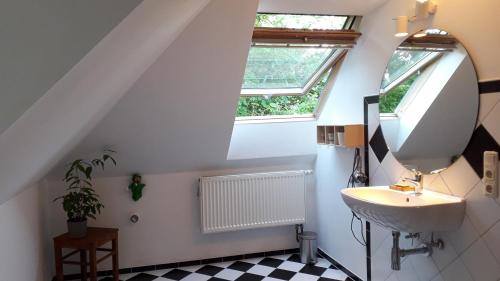 a bathroom with a sink and a window at Zentrumsnahe Dachwohnung in grüner Oase in Lauf an der Pegnitz