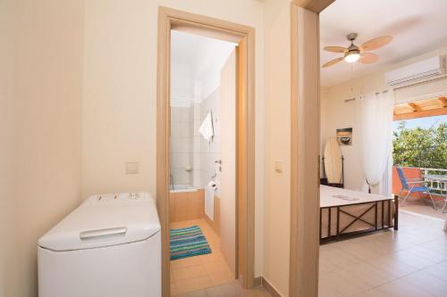 Koupelna v ubytování Sofia's & Amalia's House Corfu