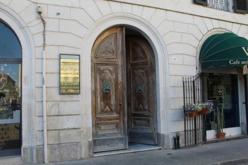 a large wooden door on the side of a building at Les Suite Royales in Sassari