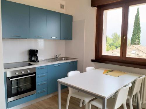 Dapur atau dapur kecil di Appartamenti Garda il lago