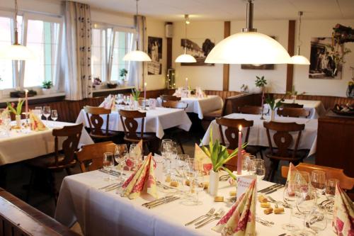 Reštaurácia alebo iné gastronomické zariadenie v ubytovaní Landgasthof Ritter