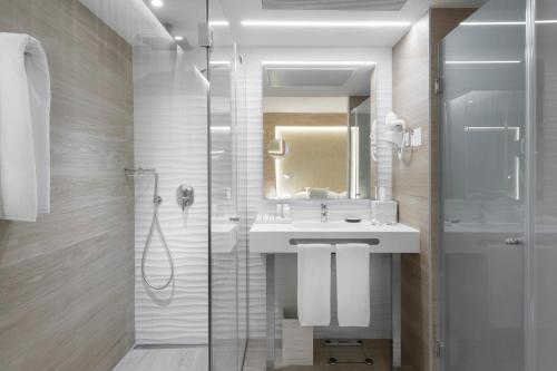 Phòng tắm tại Elba Sunset Mallorca Thalasso Spa