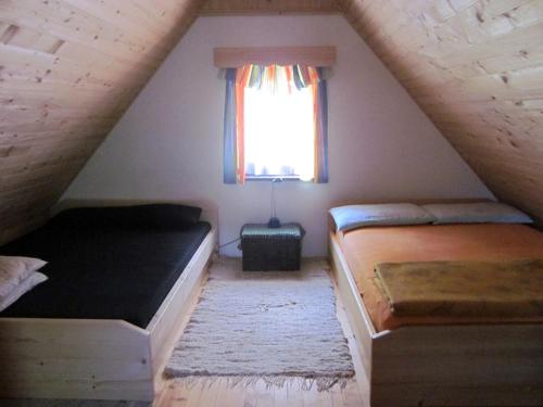 Postel nebo postele na pokoji v ubytování Počitniška hiška Jager Čezsoča