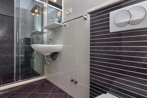 a bathroom with a sink and a shower at Apartmani Nikola in Zastražišće