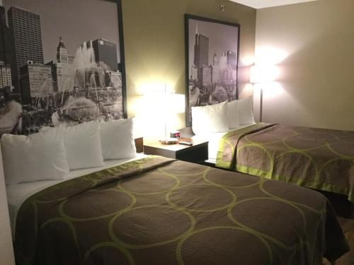 Super 8 by Wyndham South Hollandにあるベッド