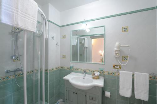 a bathroom with a sink and a shower at Hotel Villa Maria Pia in Praiano