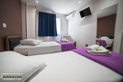 Ένα ή περισσότερα κρεβάτια σε δωμάτιο στο Mansion Hotel