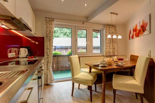 a kitchen and dining room with a table and chairs at Appartement Habicher in Pettneu am Arlberg