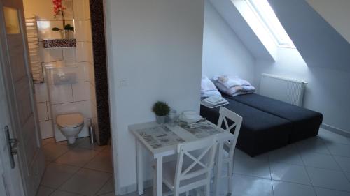 a small room with a bed and a table at Gaski Na Fali in Gąski