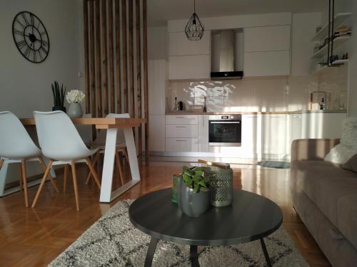 Apartman Avisi